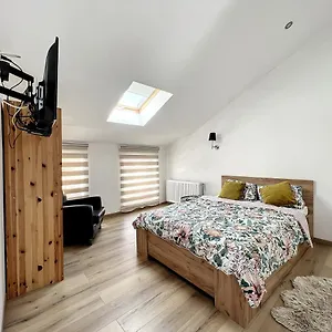 https://maison-de-ville-jacuzzi-wiffi-a-4km-aeroport-charleroi.hotelsghent.com