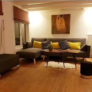 https://amazing-duplex-in-the-heart-of-brussels.hotelsghent.com