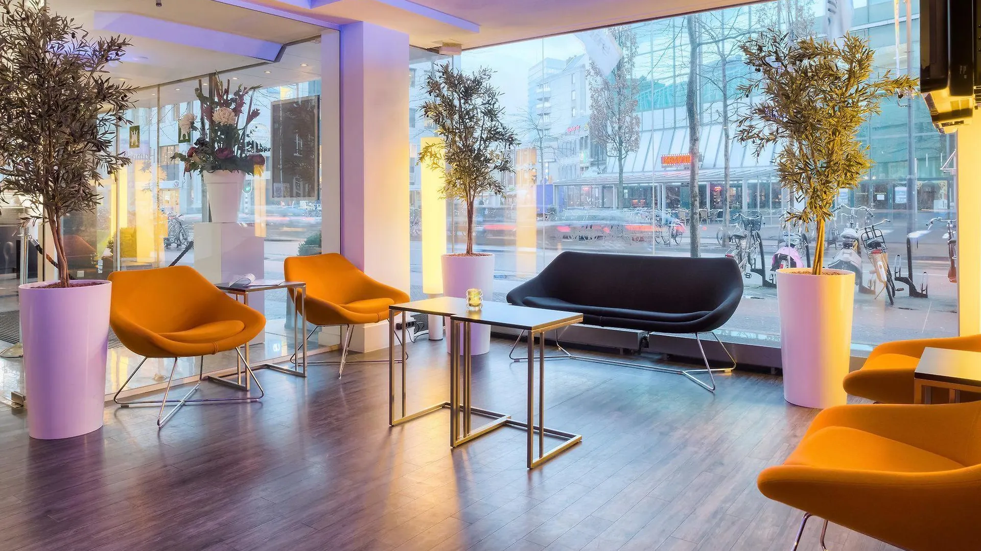 Leonardo Hotel Eindhoven City Center Former Crown Hotel 4*,  הולנד